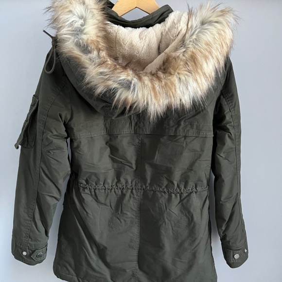 New with tags, women’s winter parka - Picture 4 of 4